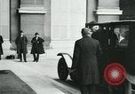 Standbild Ankunft der Würdenträger Paris Frankreich, 1919, aus Sekunde 31 historischem Filmmaterial Videoclip 65675026904