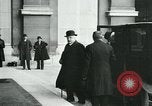 Standbild Ankunft der Würdenträger Paris Frankreich, 1919, aus Sekunde 33 historischem Filmmaterial Videoclip 65675026904
