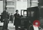 Standbild Ankunft der Würdenträger Paris Frankreich, 1919, aus Sekunde 41 historischem Filmmaterial Videoclip 65675026904