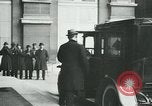 Standbild Ankunft der Würdenträger Paris Frankreich, 1919, aus Sekunde 44 historischem Filmmaterial Videoclip 65675026904