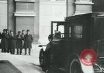 Standbild Ankunft der Würdenträger Paris Frankreich, 1919, aus Sekunde 47 historischem Filmmaterial Videoclip 65675026904