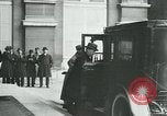 Standbild Ankunft der Würdenträger Paris Frankreich, 1919, aus Sekunde 48 historischem Filmmaterial Videoclip 65675026904