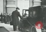 Standbild Ankunft der Würdenträger Paris Frankreich, 1919, aus Sekunde 54 historischem Filmmaterial Videoclip 65675026904