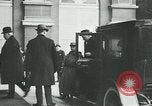 Standbild Ankunft der Würdenträger Paris Frankreich, 1919, aus Sekunde 58 historischem Filmmaterial Videoclip 65675026904