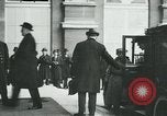 Standbild Ankunft der Würdenträger Paris Frankreich, 1919, aus Sekunde 60 historischem Filmmaterial Videoclip 65675026904