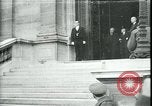 Standbild Ankunft und Abfahrt von Paris Frieden Delegierten Paris Frankreich, 1919, aus Sekunde 1 historischem Filmmaterial Videoclip 65675026907
