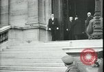 Standbild Ankunft und Abfahrt von Paris Frieden Delegierten Paris Frankreich, 1919, aus Sekunde 4 historischem Filmmaterial Videoclip 65675026907