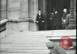Standbild Ankunft und Abfahrt von Paris Frieden Delegierten Paris Frankreich, 1919, aus Sekunde 6 historischem Filmmaterial Videoclip 65675026907