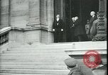 Standbild Ankunft und Abfahrt von Paris Frieden Delegierten Paris Frankreich, 1919, aus Sekunde 7 historischem Filmmaterial Videoclip 65675026907