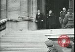 Standbild Ankunft und Abfahrt von Paris Frieden Delegierten Paris Frankreich, 1919, aus Sekunde 8 historischem Filmmaterial Videoclip 65675026907