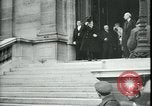 Standbild Ankunft und Abfahrt von Paris Frieden Delegierten Paris Frankreich, 1919, aus Sekunde 9 historischem Filmmaterial Videoclip 65675026907