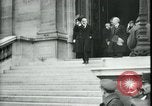 Standbild Ankunft und Abfahrt von Paris Frieden Delegierten Paris Frankreich, 1919, aus Sekunde 10 historischem Filmmaterial Videoclip 65675026907