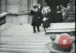 Standbild Ankunft und Abfahrt von Paris Frieden Delegierten Paris Frankreich, 1919, aus Sekunde 11 historischem Filmmaterial Videoclip 65675026907