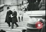 Standbild Ankunft und Abfahrt von Paris Frieden Delegierten Paris Frankreich, 1919, aus Sekunde 13 historischem Filmmaterial Videoclip 65675026907