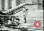 Standbild Ankunft und Abfahrt von Paris Frieden Delegierten Paris Frankreich, 1919, aus Sekunde 16 historischem Filmmaterial Videoclip 65675026907