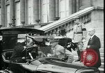 Standbild Ankunft und Abfahrt von Paris Frieden Delegierten Paris Frankreich, 1919, aus Sekunde 18 historischem Filmmaterial Videoclip 65675026907