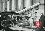 Standbild Ankunft und Abfahrt von Paris Frieden Delegierten Paris Frankreich, 1919, aus Sekunde 19 historischem Filmmaterial Videoclip 65675026907