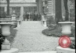 Standbild Ankunft und Abfahrt von Paris Frieden Delegierten Paris Frankreich, 1919, aus Sekunde 21 historischem Filmmaterial Videoclip 65675026907