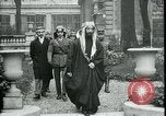 Standbild Ankunft und Abfahrt von Paris Frieden Delegierten Paris Frankreich, 1919, aus Sekunde 36 historischem Filmmaterial Videoclip 65675026907