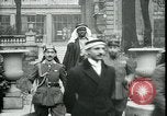 Standbild Ankunft und Abfahrt von Paris Frieden Delegierten Paris Frankreich, 1919, aus Sekunde 39 historischem Filmmaterial Videoclip 65675026907