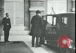 Standbild Ankunft und Abfahrt von Paris Frieden Delegierten Paris Frankreich, 1919, aus Sekunde 53 historischem Filmmaterial Videoclip 65675026907