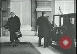 Standbild Ankunft und Abfahrt von Paris Frieden Delegierten Paris Frankreich, 1919, aus Sekunde 60 historischem Filmmaterial Videoclip 65675026907