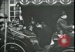 Immagine di Corsa di royalty Parigi Francia, 1919, secondo 7 filmato di repertorio 65675026909