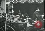 Immagine di Corsa di royalty Parigi Francia, 1919, secondo 18 filmato di repertorio 65675026909