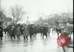 Immagine di Corsa di royalty Parigi Francia, 1919, secondo 22 filmato di repertorio 65675026909