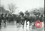 Immagine di Corsa di royalty Parigi Francia, 1919, secondo 24 filmato di repertorio 65675026909