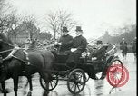 Immagine di Corsa di royalty Parigi Francia, 1919, secondo 26 filmato di repertorio 65675026909