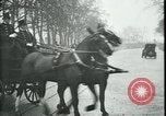 Immagine di Corsa di royalty Parigi Francia, 1919, secondo 30 filmato di repertorio 65675026909