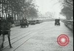 Immagine di Corsa di royalty Parigi Francia, 1919, secondo 35 filmato di repertorio 65675026909