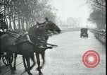 Immagine di Corsa di royalty Parigi Francia, 1919, secondo 36 filmato di repertorio 65675026909