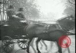 Immagine di Corsa di royalty Parigi Francia, 1919, secondo 37 filmato di repertorio 65675026909