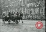 Immagine di Corsa di royalty Parigi Francia, 1919, secondo 51 filmato di repertorio 65675026909
