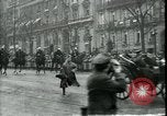 Immagine di Corsa di royalty Parigi Francia, 1919, secondo 55 filmato di repertorio 65675026909