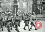Standbild französische Guard der Ehre Paris Frankreich, 1919, aus Sekunde 33 historischem Filmmaterial Videoclip 65675026949