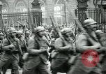 Standbild französische Guard der Ehre Paris Frankreich, 1919, aus Sekunde 35 historischem Filmmaterial Videoclip 65675026949