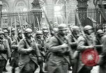 Standbild französische Guard der Ehre Paris Frankreich, 1919, aus Sekunde 36 historischem Filmmaterial Videoclip 65675026949