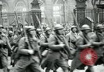 Standbild französische Guard der Ehre Paris Frankreich, 1919, aus Sekunde 40 historischem Filmmaterial Videoclip 65675026949