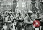Standbild französische Guard der Ehre Paris Frankreich, 1919, aus Sekunde 43 historischem Filmmaterial Videoclip 65675026949