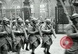 Standbild französische Guard der Ehre Paris Frankreich, 1919, aus Sekunde 46 historischem Filmmaterial Videoclip 65675026949