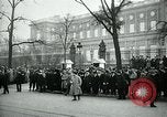 Standbild Massen von Paris Paris Frankreich, 1919, aus Sekunde 13 historischem Filmmaterial Videoclip 65675026950