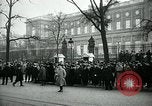 Standbild Massen von Paris Paris Frankreich, 1919, aus Sekunde 14 historischem Filmmaterial Videoclip 65675026950