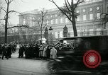 Standbild Massen von Paris Paris Frankreich, 1919, aus Sekunde 25 historischem Filmmaterial Videoclip 65675026950