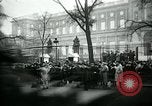 Standbild Massen von Paris Paris Frankreich, 1919, aus Sekunde 31 historischem Filmmaterial Videoclip 65675026950