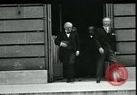 Standbild David Lloyd George Paris Frankreich, 1919, aus Sekunde 28 historischem Filmmaterial Videoclip 65675026975