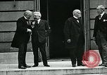 Standbild David Lloyd George Paris Frankreich, 1919, aus Sekunde 60 historischem Filmmaterial Videoclip 65675026975