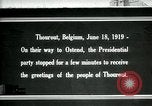 Immagine di I residenti della città belga di Torhout salutano il presidente Wilson Torhout Belgio, 1919, secondo 1 filmato di repertorio 65675026991